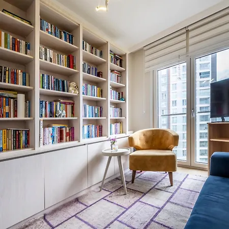 Apartment Modern Large In Great Location