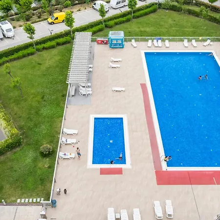 Modern Large In Great Location Apartment Istanbul